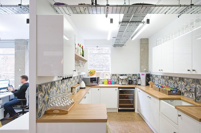 營銷策劃公司辦公室茶水間裝修設(shè)計案例效果圖