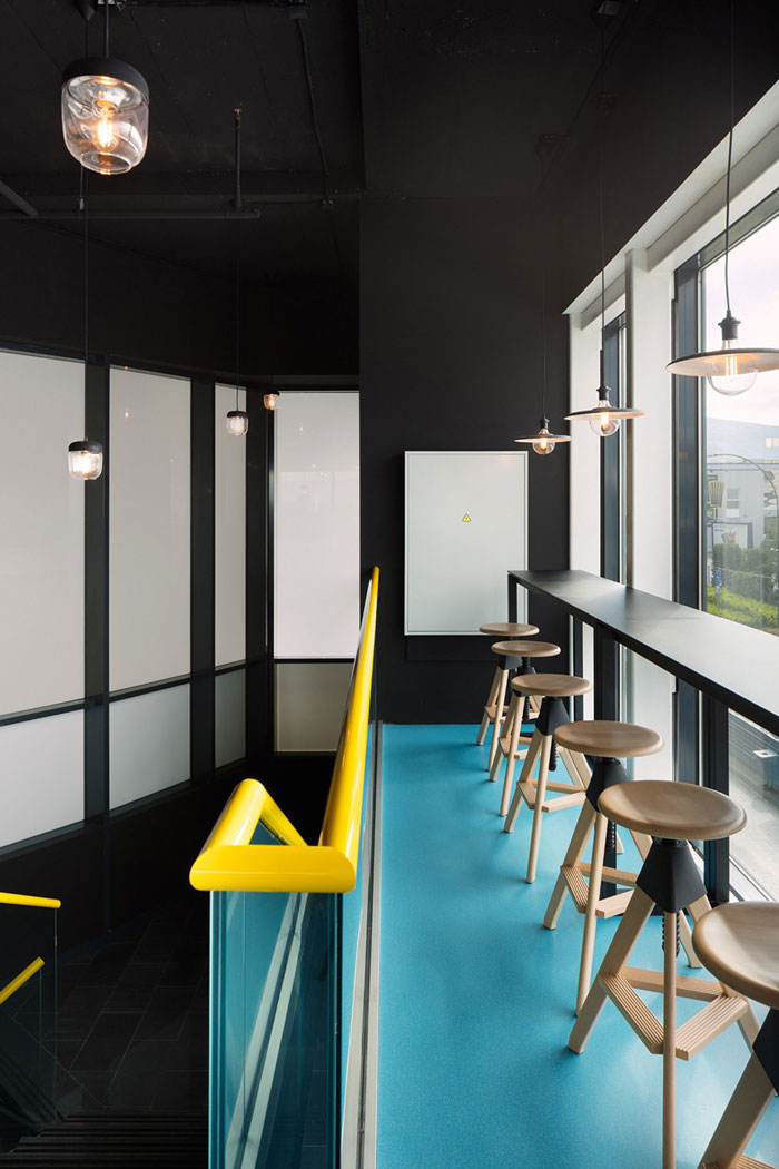 1100平方辦公室二樓吧臺裝修設計效果圖