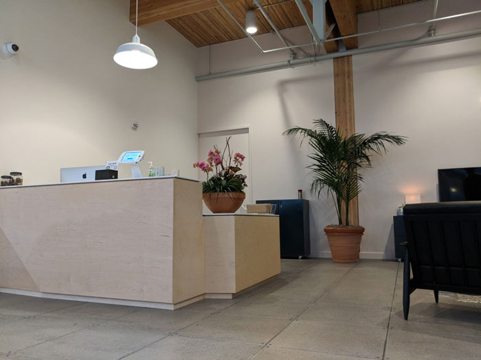 簡約時(shí)尚辦公室前臺(tái)裝修設(shè)計(jì)效果圖