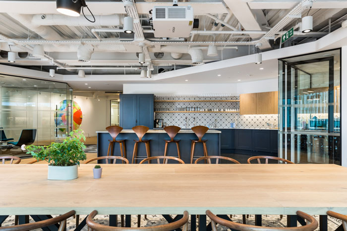 700平方辦公室茶水間裝修設(shè)計效果圖