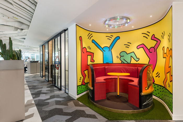 700平方辦公室交流區(qū)裝修設(shè)計效果圖