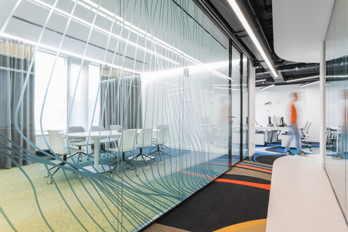 IT公司辦公室辦公區(qū)過道裝修設(shè)計效果圖