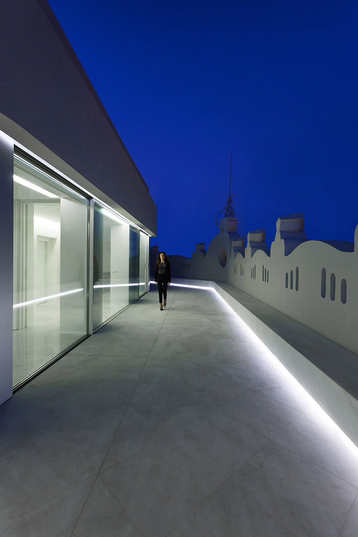 辦公樓頂樓露臺裝修設(shè)計效果圖