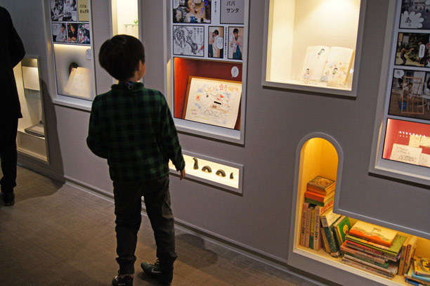 哆啦a夢主題餐廳墻體裝修設計效果圖