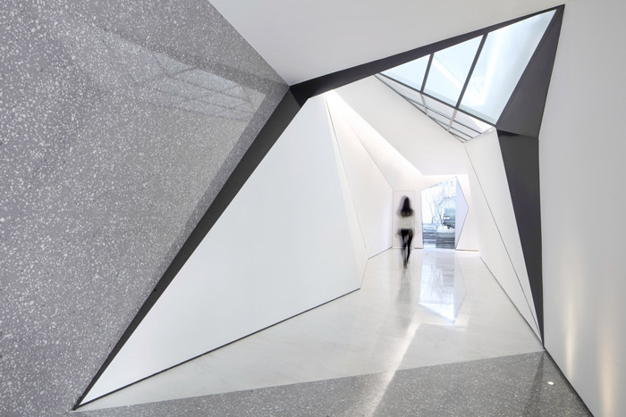 互聯(lián)網(wǎng)辦公室過道裝修設計效果圖