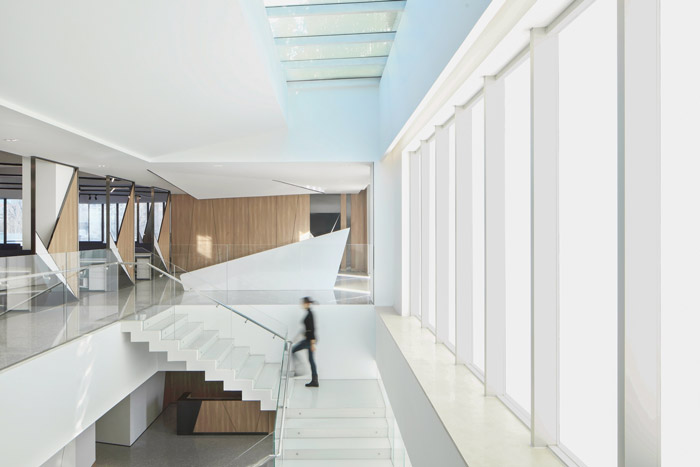 互聯(lián)網(wǎng)辦公室樓梯裝修設計效果圖